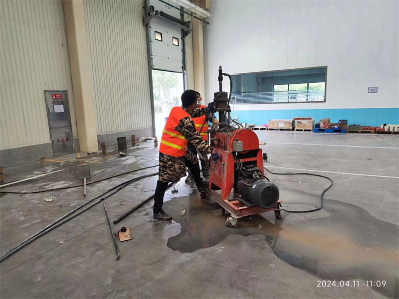 九真镇厂房地面下沉塌陷注浆加固施工